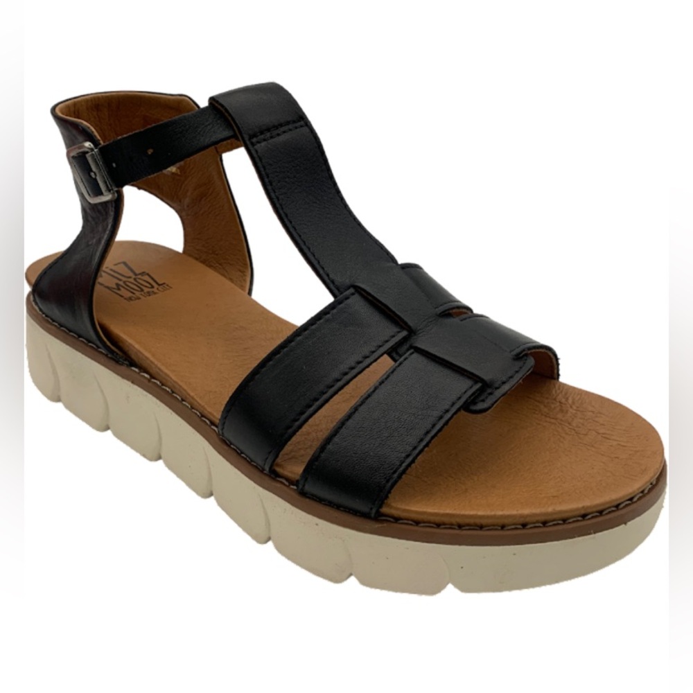 Miz Mooz Margery in black